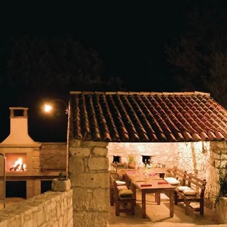 Vila Breathtaking With A Private Pool